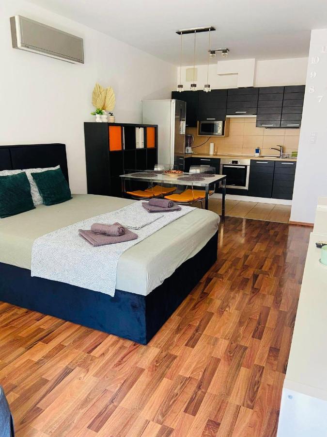 Corvin Boutique Apartment Parking In The Plaza Budapest Ngoại thất bức ảnh